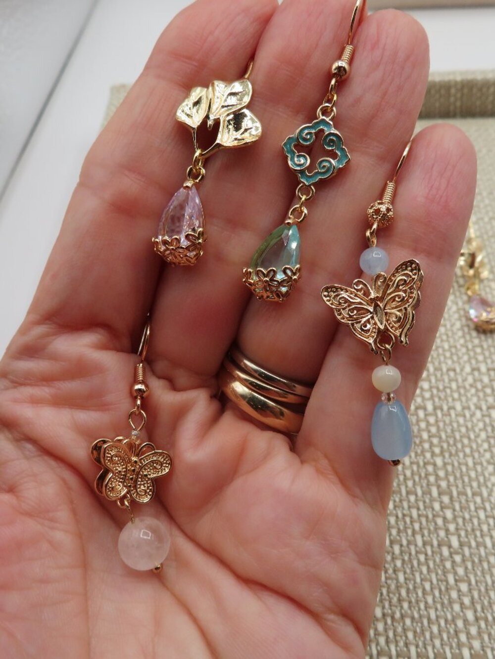 4 Pairs Crystal Beaded Gold Tone Dangle Earrings - Picture 10 of 10